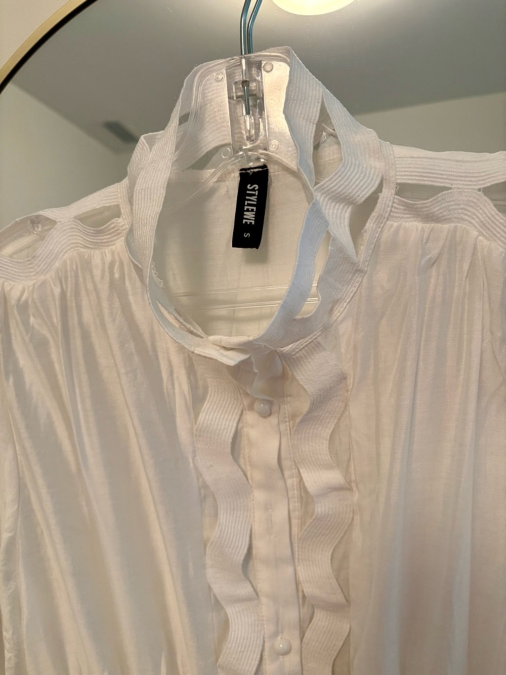 Elegant White Maxi Dress with Cutout Detail - Picture 6 of 8